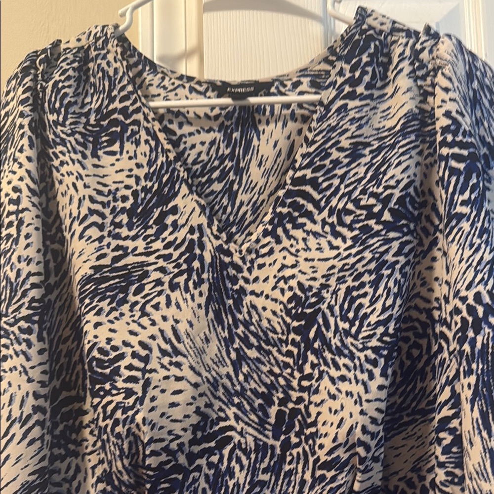 Chico's Black and White Relaxed Ruched Blouse